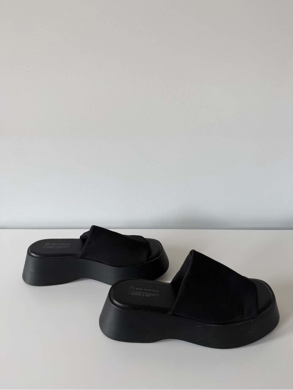 Call it Spring Black Platform Slide Sandals - Picture 4 of 7